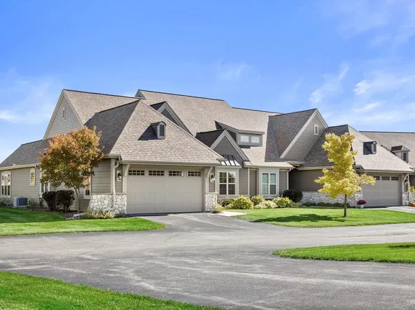 1648 Belmont LANE, Oconomowoc, WI 53066