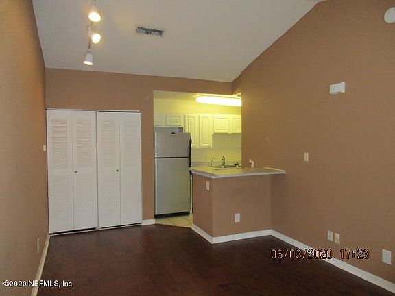 2nd image of 13700 N Richmond Park Dr #906