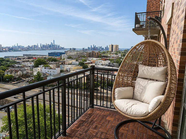 3312 Hudson Ave #11E — Photo 2