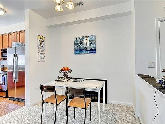 5th image of 920 Southmoor Dr Unit 305