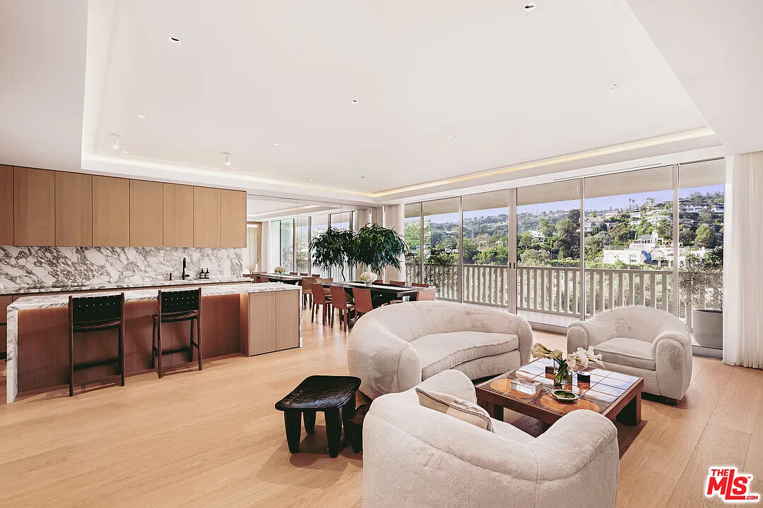 1 bed, 1.5 bath, 1315 sqft, $16,000 — Photo 2