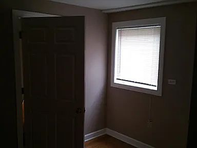 4th image of 1004 Parkwood Dr APT 2E