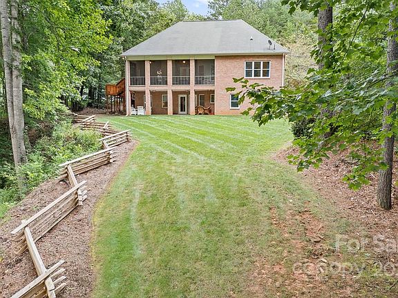 5th image of 3595 Lake Bluff Dr