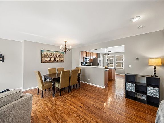3rd image of 2517 Emily Ln