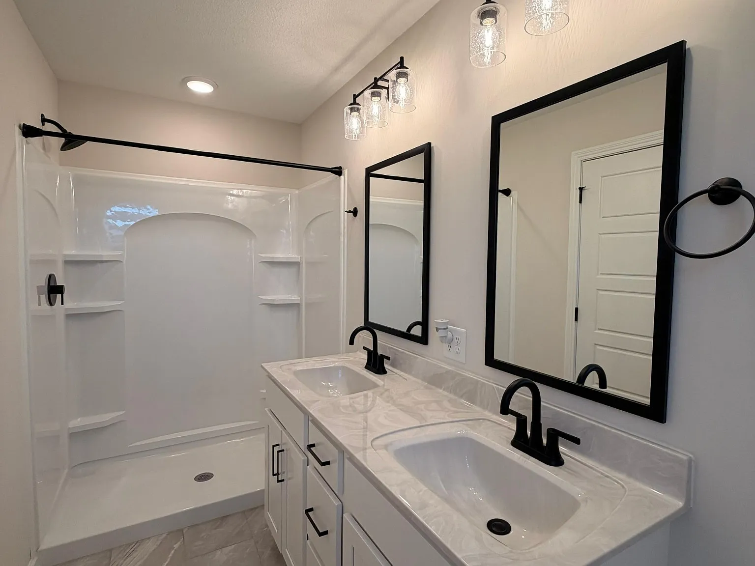 3 bed, 2.0 bath, 1225 sqft, $1,750 — Photo 3