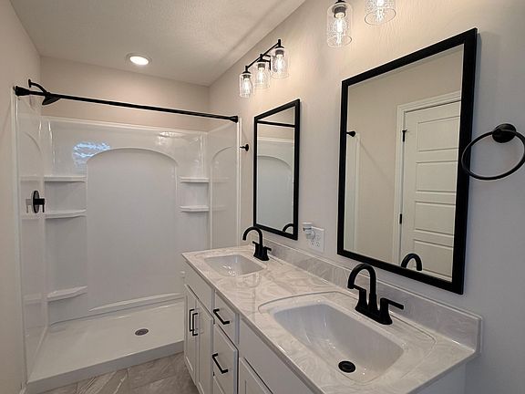 3rd image of 205 Norris Dr