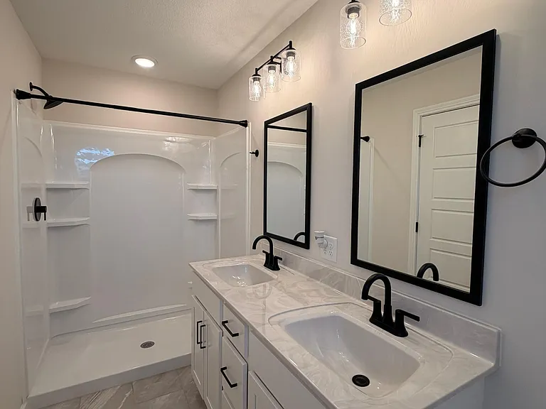 205 Norris Dr — Photo 3