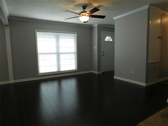 5th image of 318 Clearwood Dr
