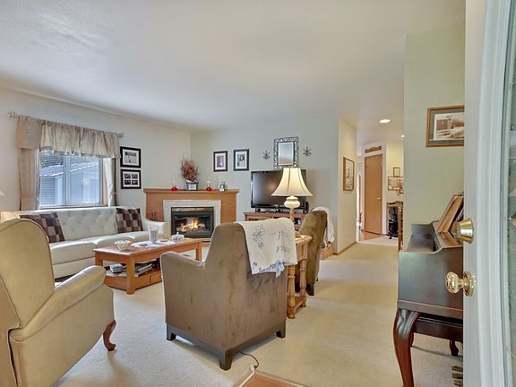 5th image of 22433 Autumnwood Ct SE