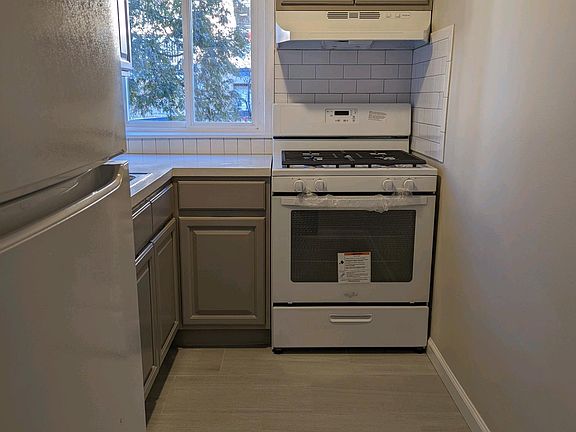 4th image of 345 S Broadway #1C