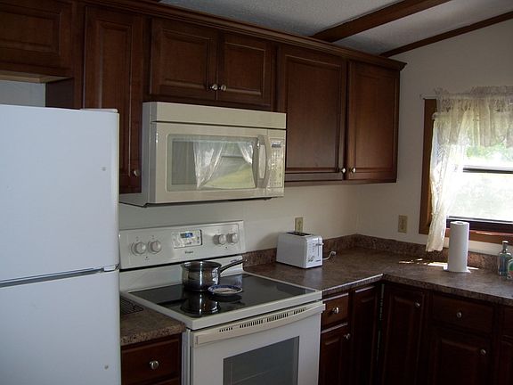 3rd image of 9 Oldfield Dr