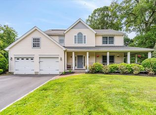 7 Cumberland Ct, Huntington, NY 11743
