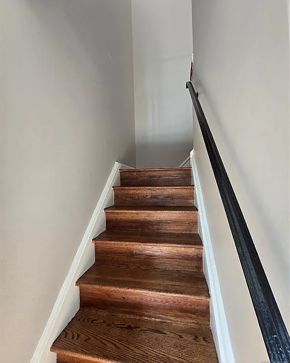 75 1st St #10