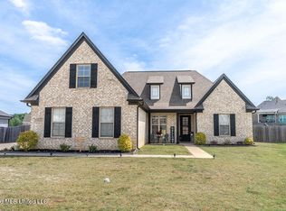 1529 Fall Garden Dr, Hernando, MS 38632