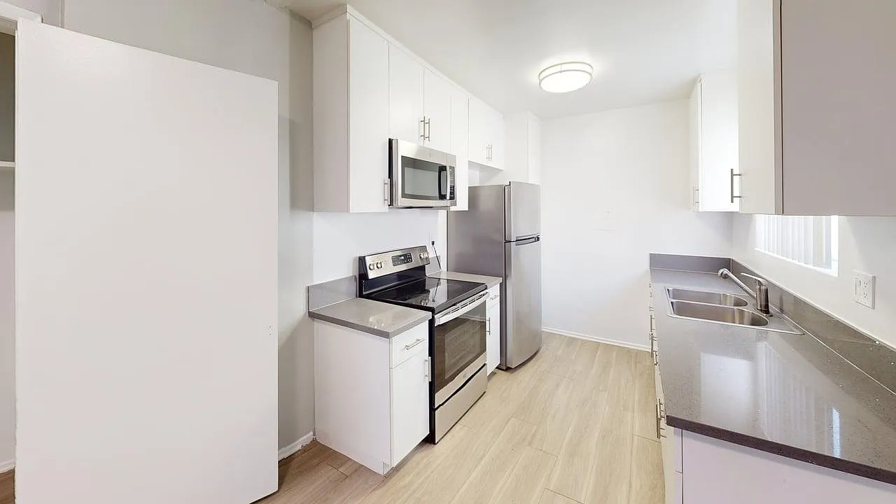Chateau 16930 Blackhawk Apartments, LLC — Photo 4