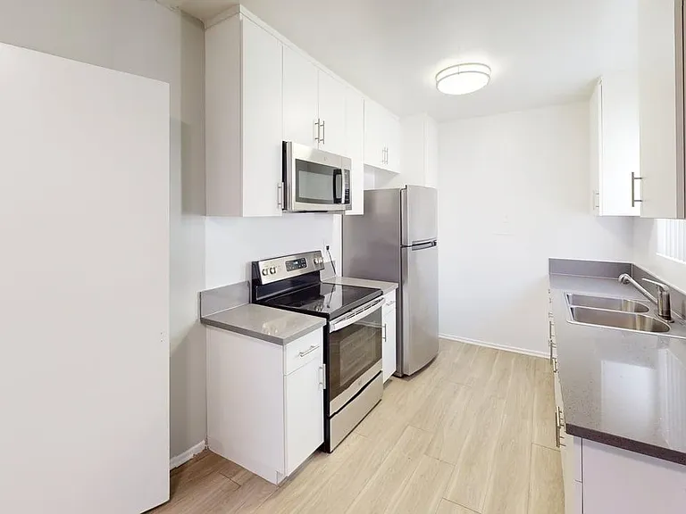 Chateau 16930 Blackhawk Apartments, LLC — Photo 4