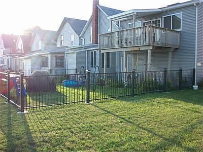 4th image of 725 Lakeside Ave