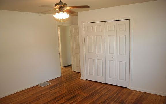 5th image of 2911 E Moreland Dr
