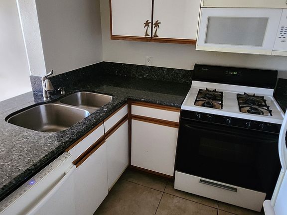 2nd image of 415 S New Hampshire Ave #1B-1Ba
