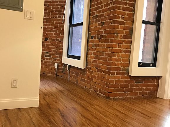 2nd image of 920 Montgomery St #306