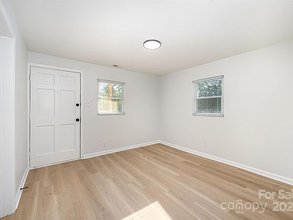 4th image of 1211 N Boyce St