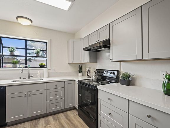 5th image of 900 Southampton Road #32