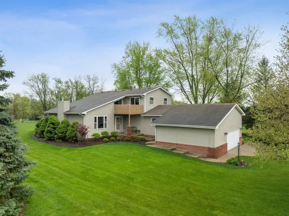 8505 Jeffrey Ct, Bloomington, IL 61705