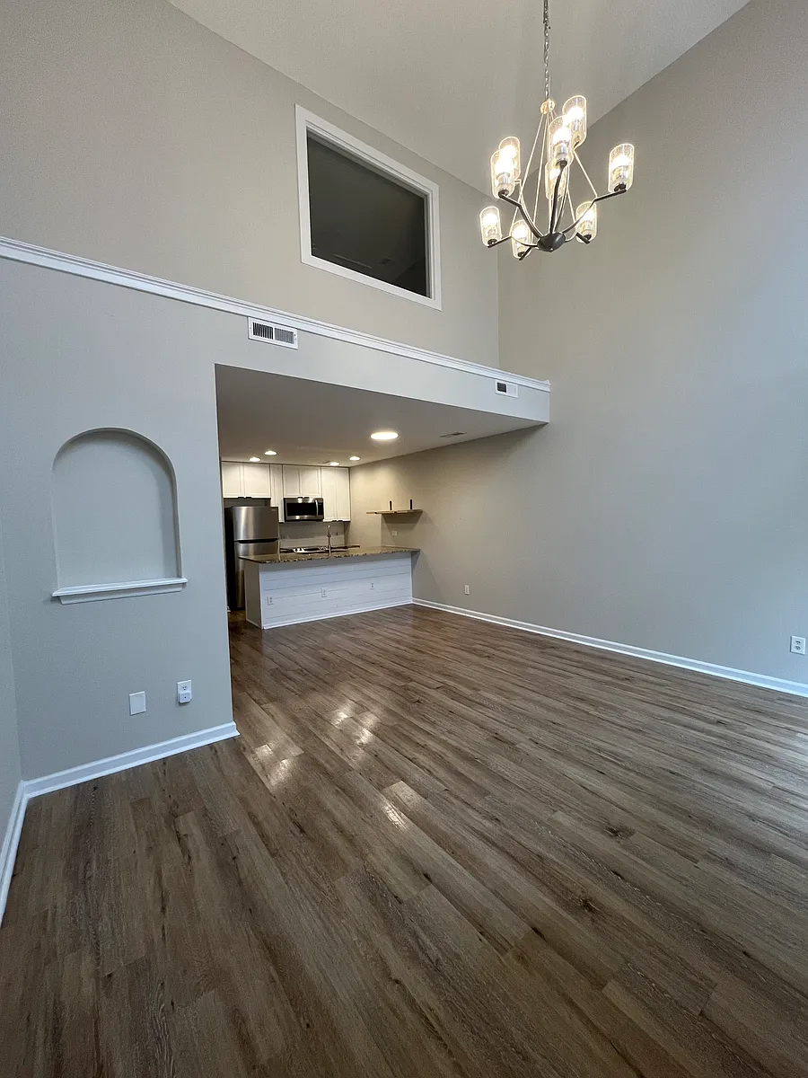 Building Photo - 739 Sunseeker Dr