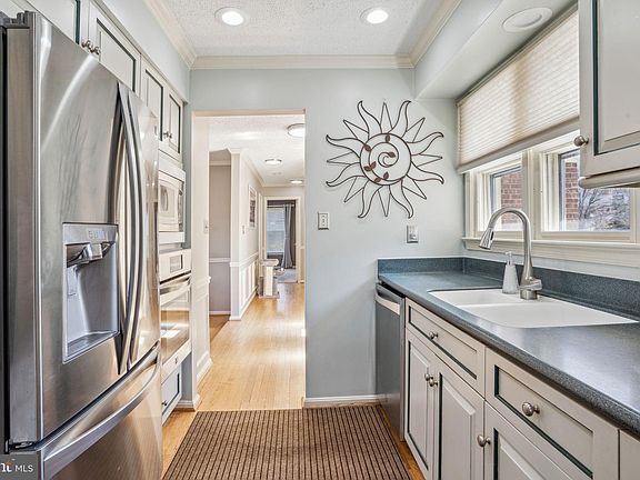 5th image of 870 Clubhouse Village Vw