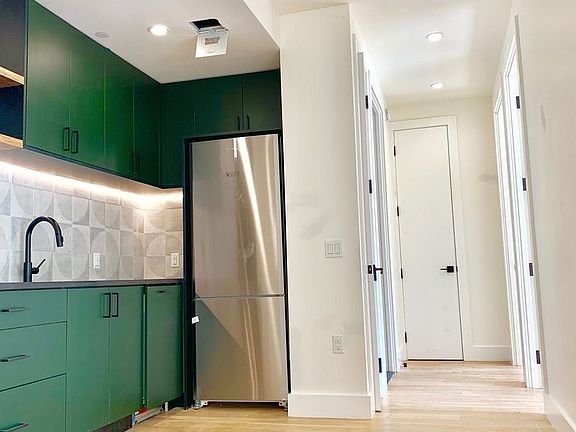 5th image of 1052 Greene Ave #319