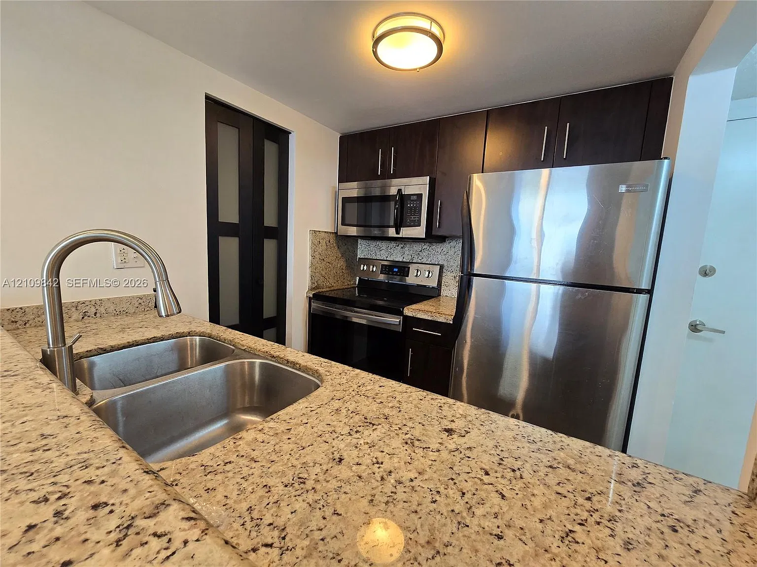 Madison Downtown Condo — Photo 3