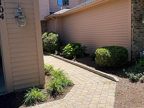 4th image of 704 Mariner Cir #704