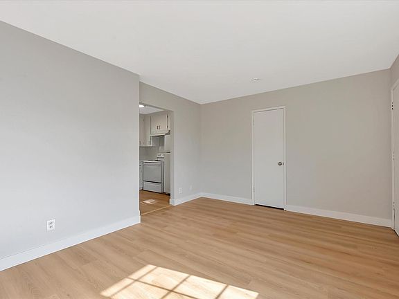 4th image of 137 Lincoln Ave