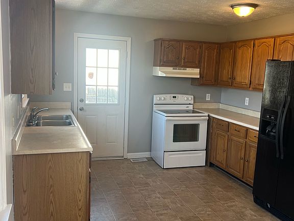 4th image of 1068 Edgewood Way