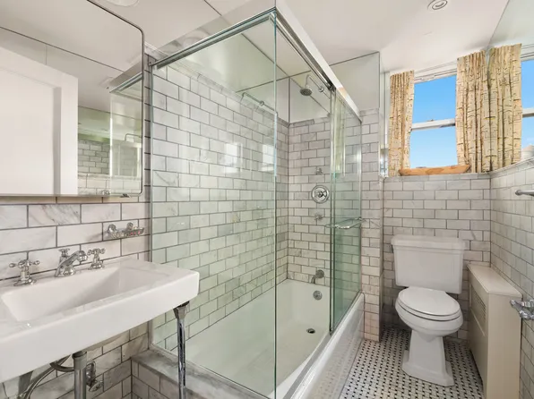 1215 5th Avenue image 18 of 22