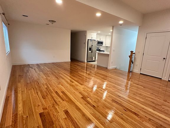 5th image of 121 Jerome Ave #2