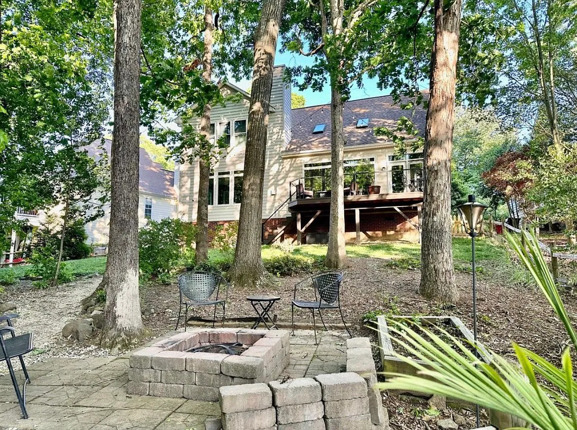 519 Delburg St — Photo 4