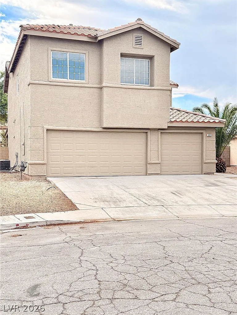 4 bed, 2.5 bath, 2089 sqft, $1,999 — Photo 1