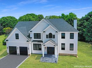 16 Raynor Dr, Westhampton, NY 11977