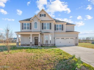 712 Opus Ct, Richlands, NC 28574