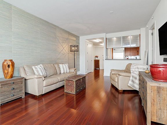 4th image of 300 E 55th St APT 4B