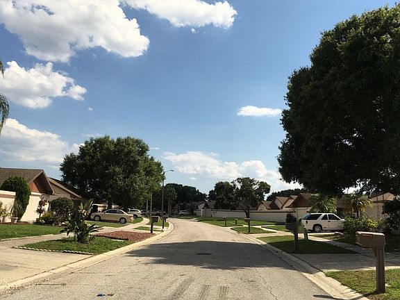 5th image of 7010 Silvermill Dr