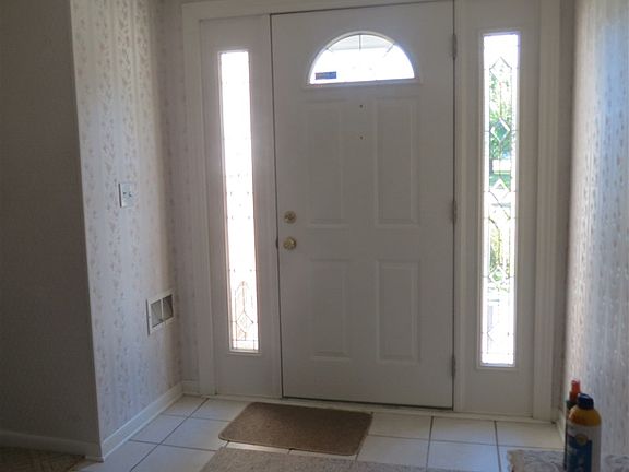 5th image of 411 E Christine Dr