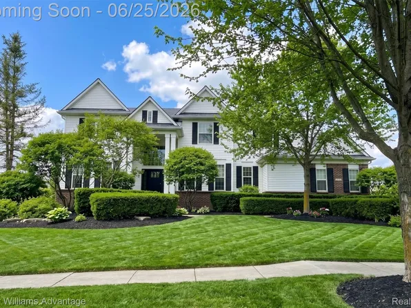 1270 Buckboard Cir, South Lyon, MI 48178