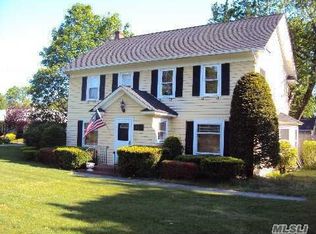 301 S Country Rd, East Patchogue, NY 11772