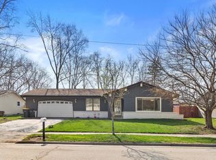 1724 Cottonwood Dr, Waukesha, WI 53189