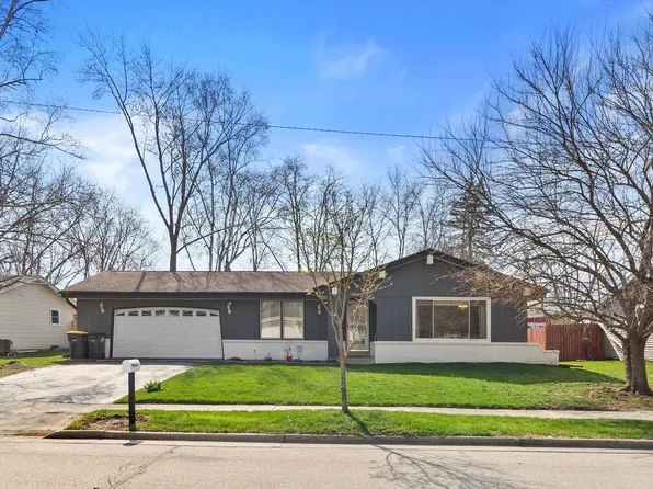 1724 Cottonwood DRIVE, Waukesha, WI 53189