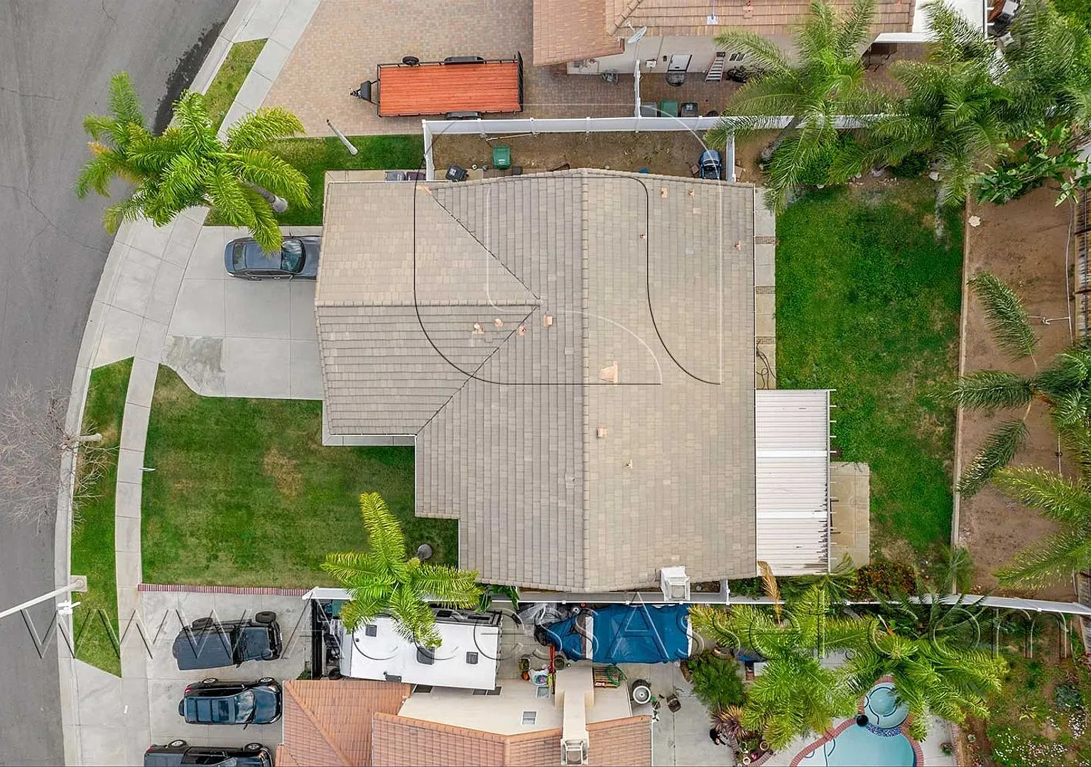 Spacious Cul-de-Sac Home with 3-Car Garage in South Corona — Photo 3