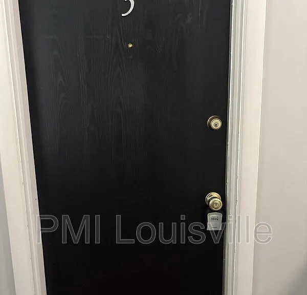 2212 Gerald Ct #3 — Photo 2