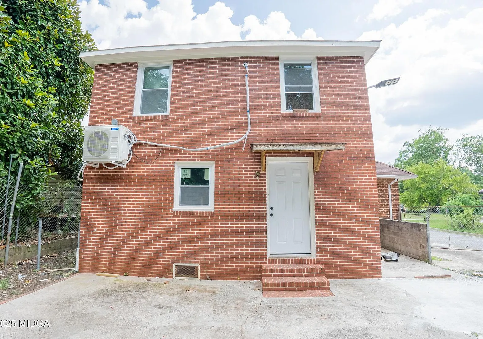 Fully Updated 2BR/1BA with New Appliances - $1,150 — Photo 1